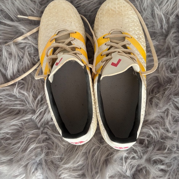 Soccer shoes adidas - Picture 3 of 4